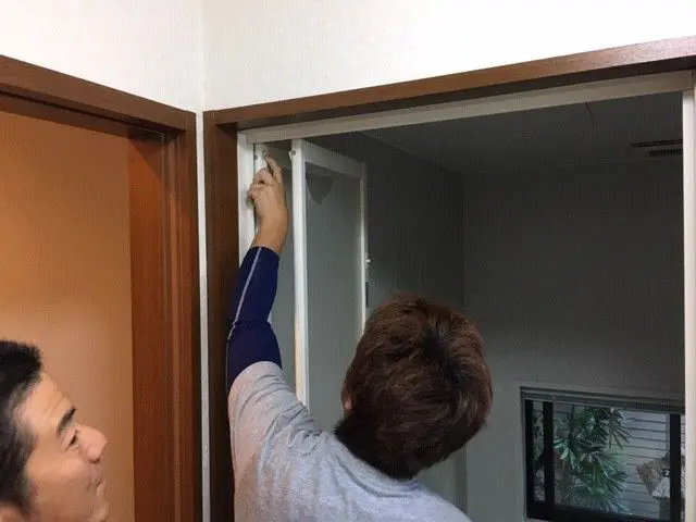 浴室ドア修理 ドアパネル取替 In長岡市 新潟県長岡市 窓 玄関 エクステリアリフォーム専門店 窓屋窓助