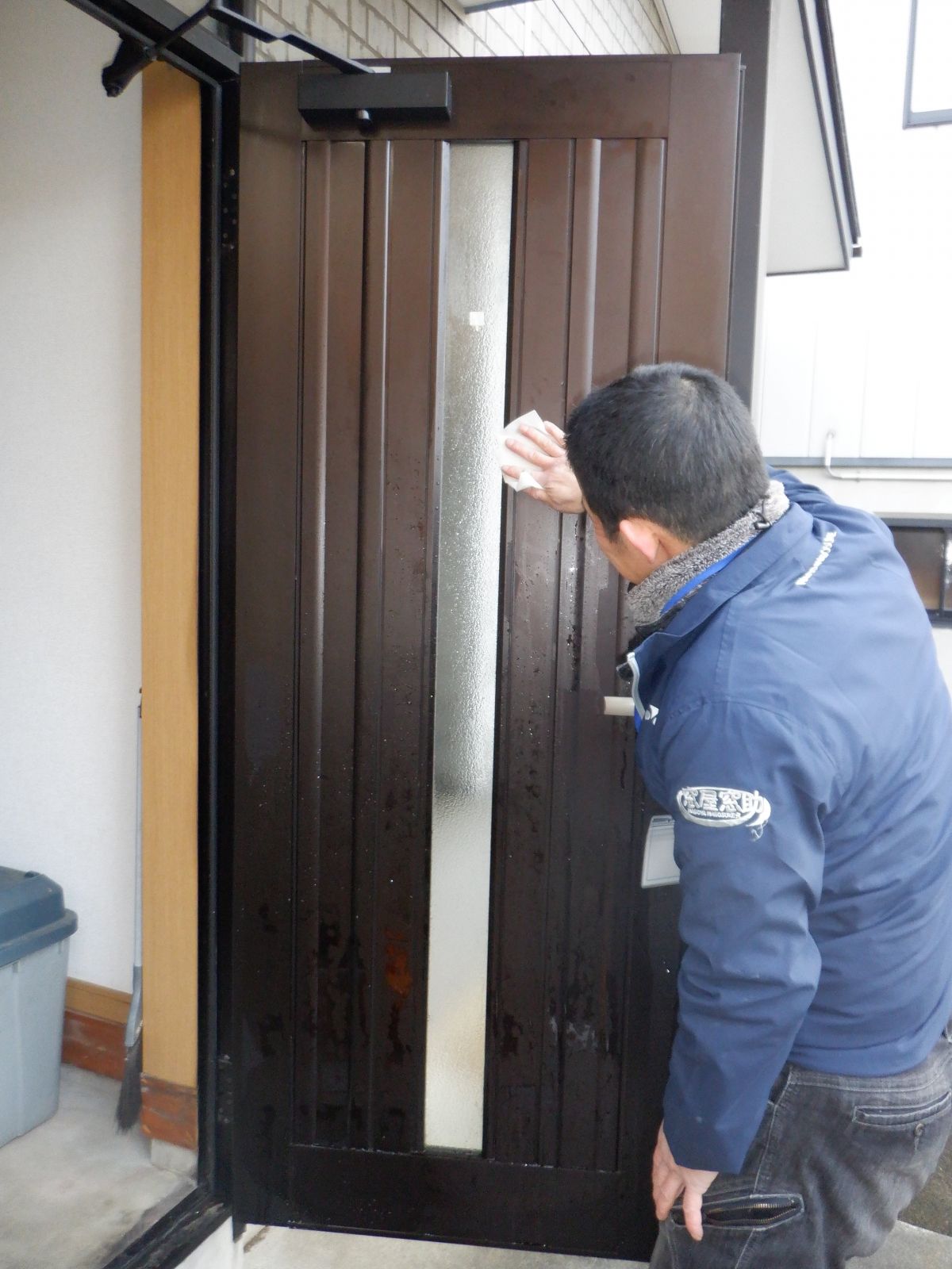 玄関ドア部品の取替 in 長岡市の施工事例
