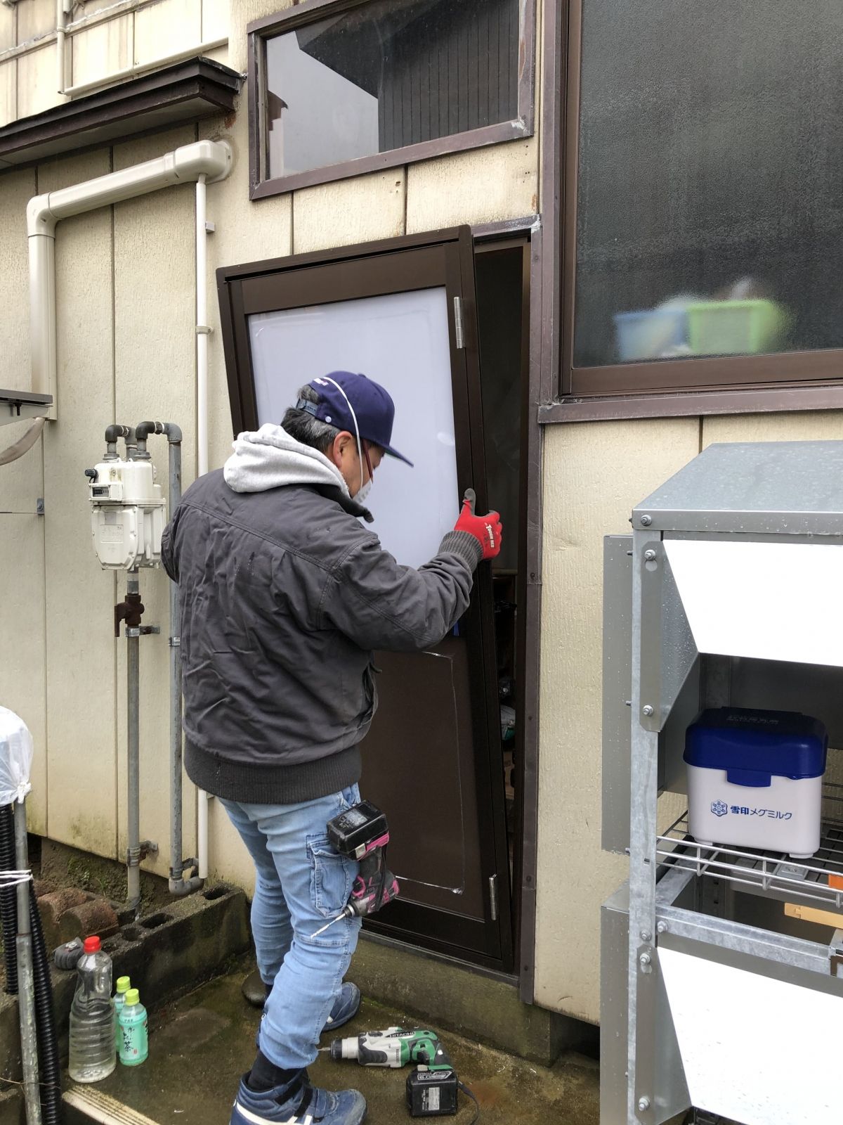 転倒防止！手摺の設置で安心して上り下り in 長岡市の施工事例