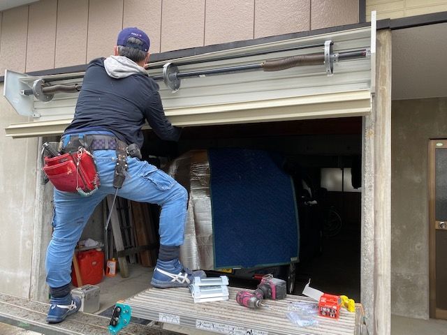 重くなった古いシャッターを一日で新品に！ in 長岡市の施工事例