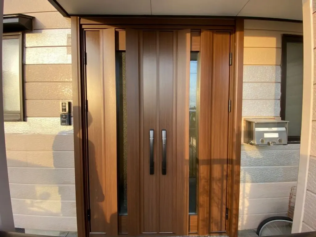 玄関引き戸の交換は引き戸にも玄関ドアにもできるの 新潟県長岡市 窓 玄関 エクステリアリフォーム専門店 窓屋窓助
