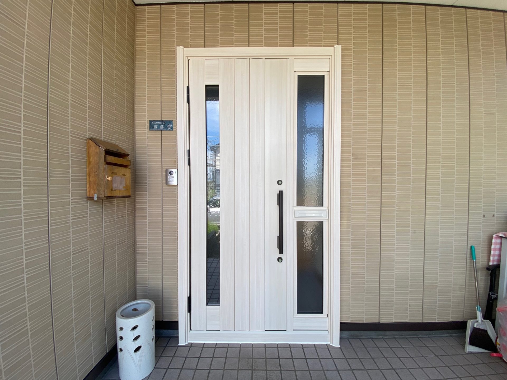 長岡市　玄関ドア交換工事～明るい玄関の作り方の施工事例