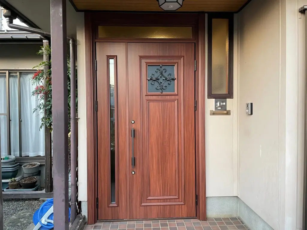 ランマをつけて玄関ドアのサイズを変更