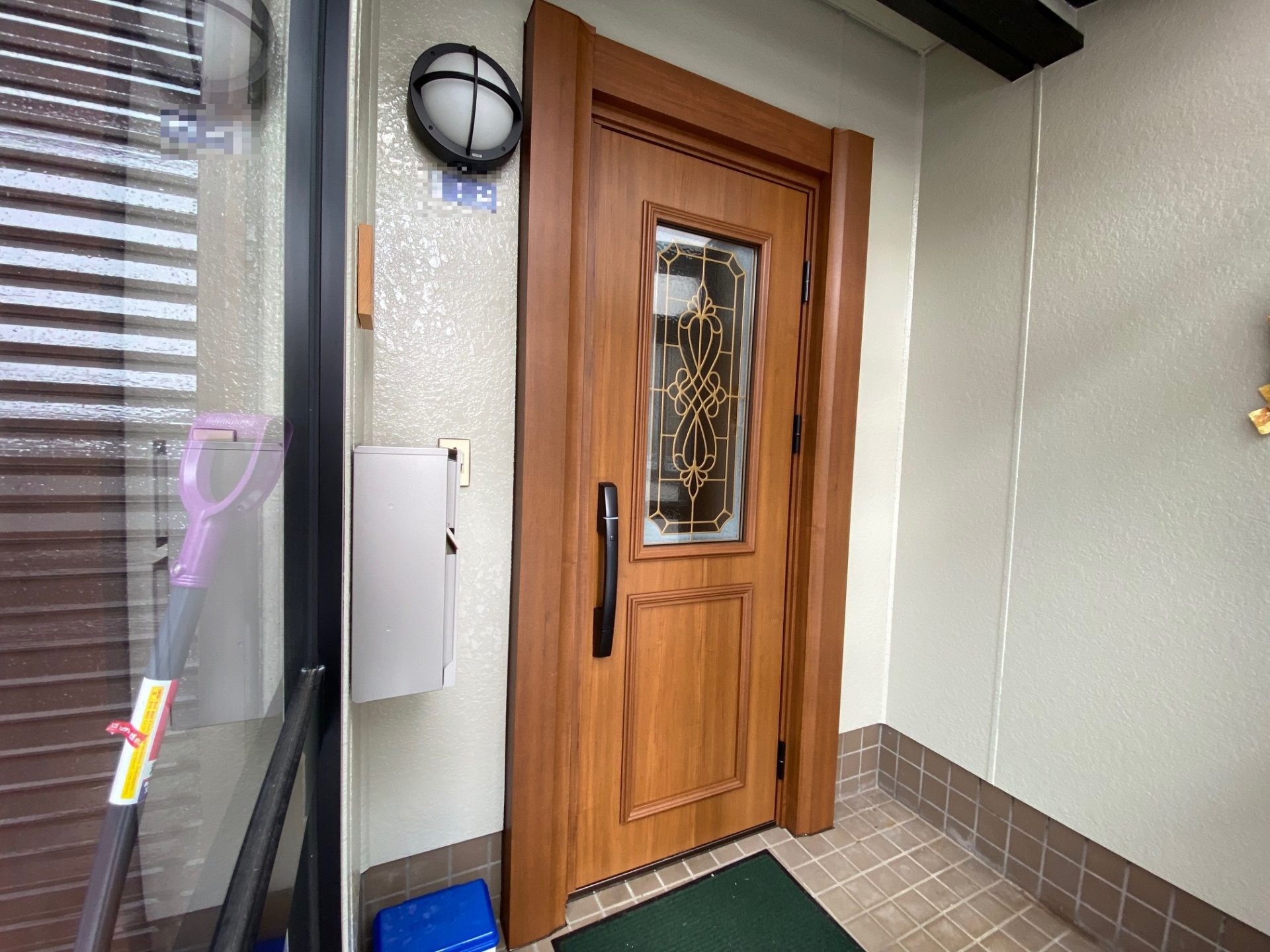 柏崎市　ハウスメーカー仕様の玄関ドアを交換の施工事例