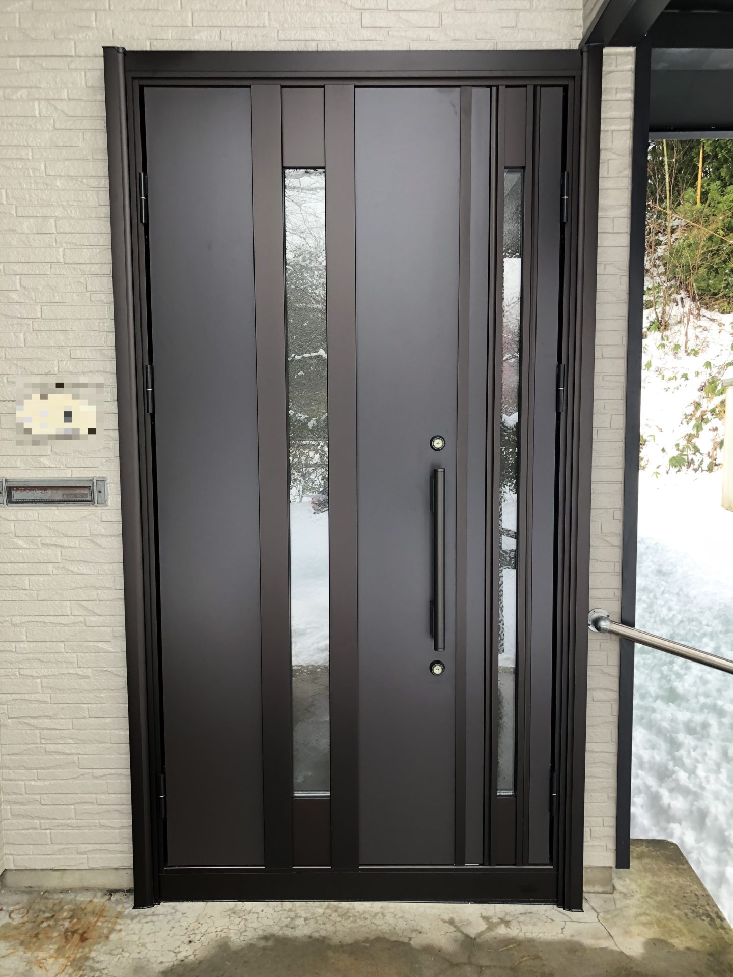 長岡市　新しい玄関は熱を逃がしにくい断熱ドアがオススメの施工事例