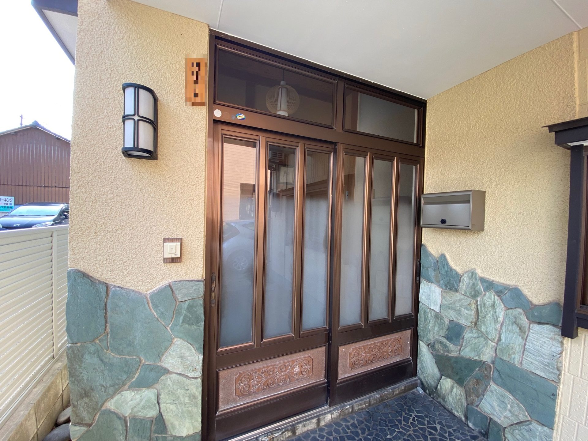 新潟市　1日で生まれ変わる玄関引戸リフォームの施工事例