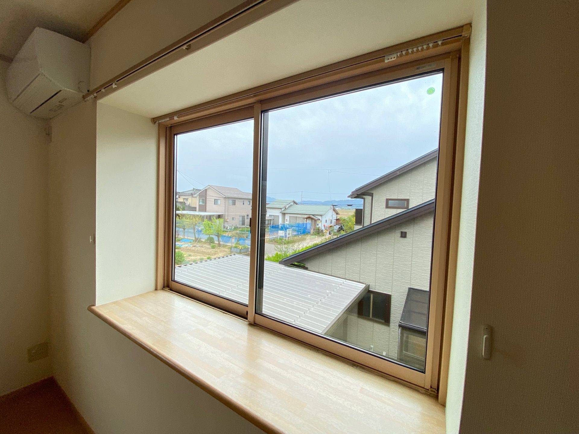 新潟市　風で煽られる窓に気密性を施すPLASTの施工事例