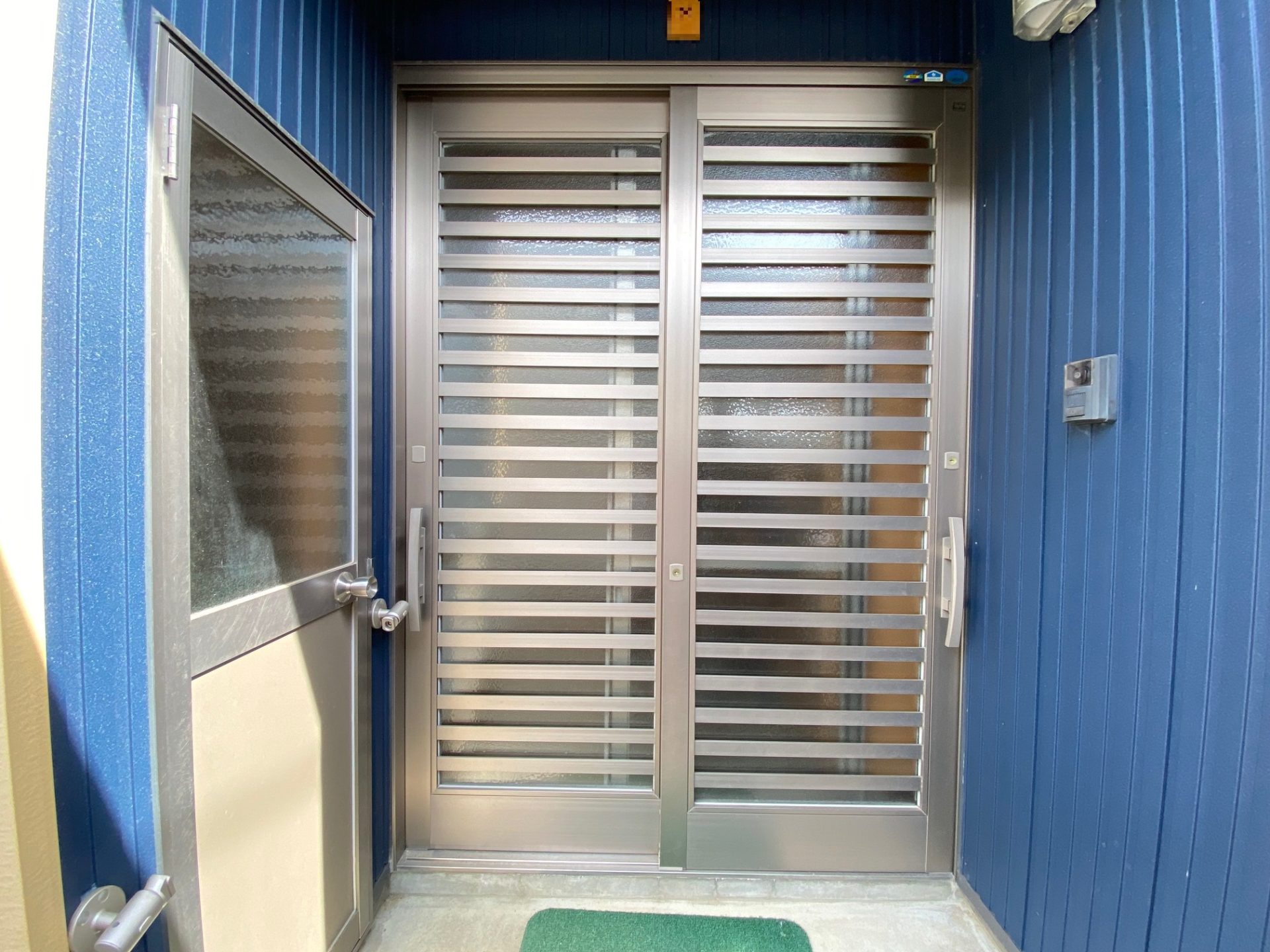 長岡市　玄関引戸を機能性あふれる玄関ドアへ交換の施工事例