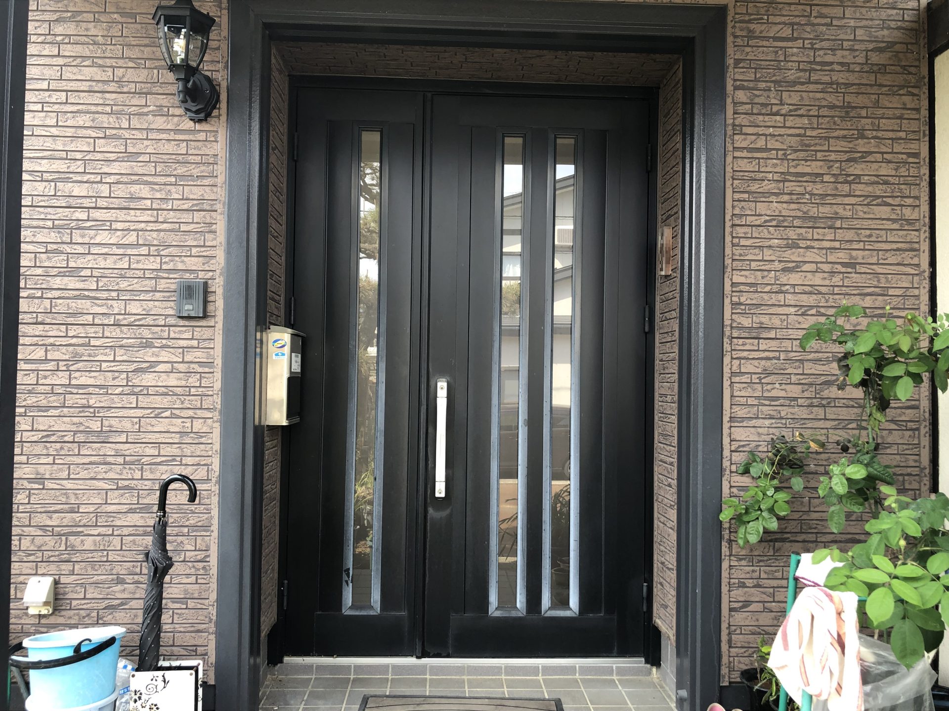長岡市　機能が豊富な新しい玄関ドアの施工事例