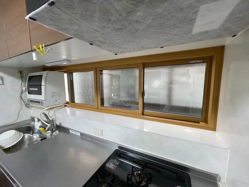 アルミ樹脂複合窓+Low-E複層ガラスで断熱効果が上がったキッチン