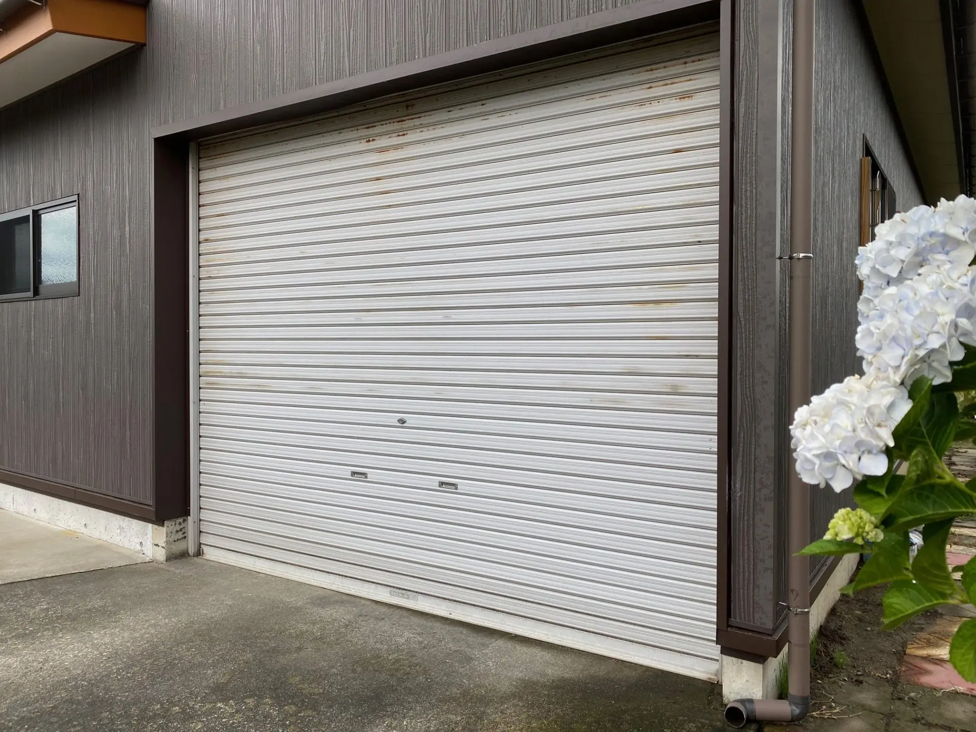 長岡市 カラーで選ぶ軽量シャッター | 新潟の窓・玄関ドアリフォーム