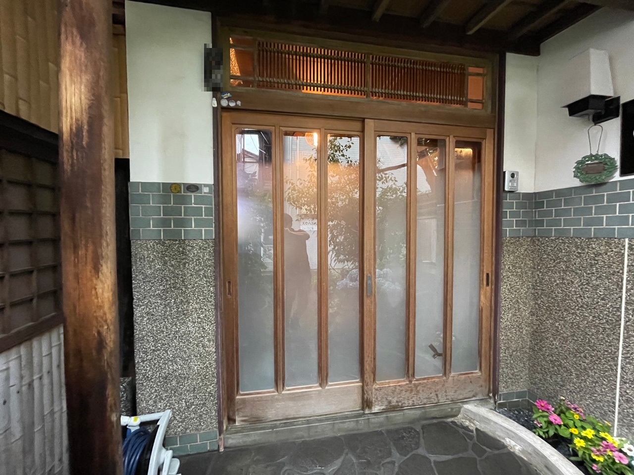 新潟市　思い入れあるデザインそのままに玄関引戸交換の施工事例