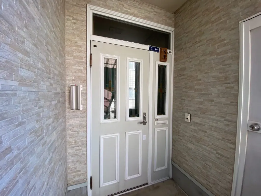施工前　断熱、採風機能のない玄関ドア