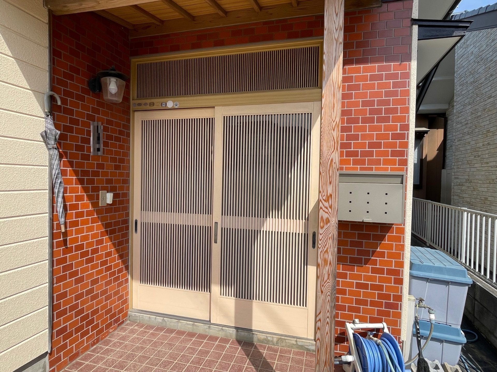 新潟市　玄関引戸交換～デザインで見るお家との調和の施工事例