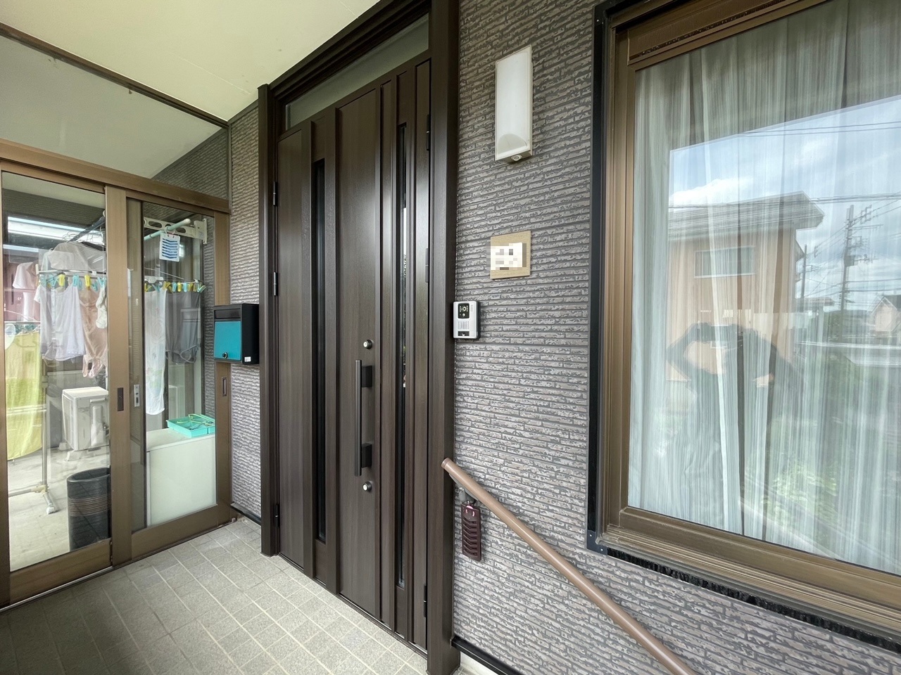 上越市　大きな玄関ドアのリフォームの施工事例