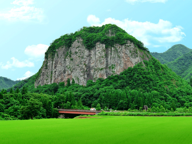 新潟県三条市下田の夏の八木ヶ鼻