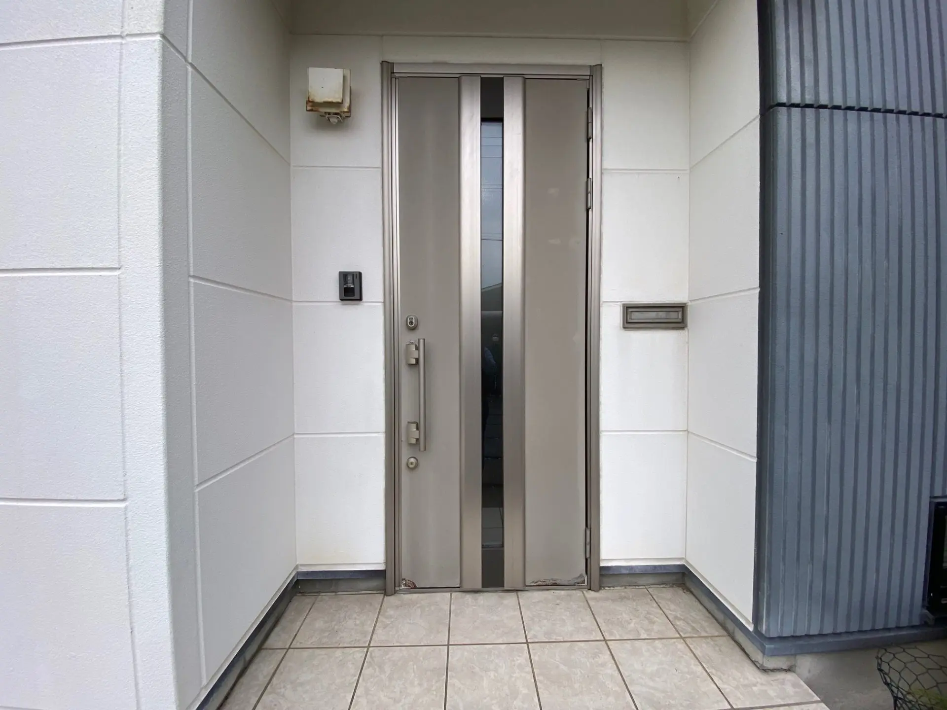 柏崎市 錆が見え始めた玄関ドアを一新 | 新潟の窓・玄関ドアリフォーム 柏崎市 錆が見え始めた玄関ドアを一新 | 新潟の窓・玄関ドアリフォーム