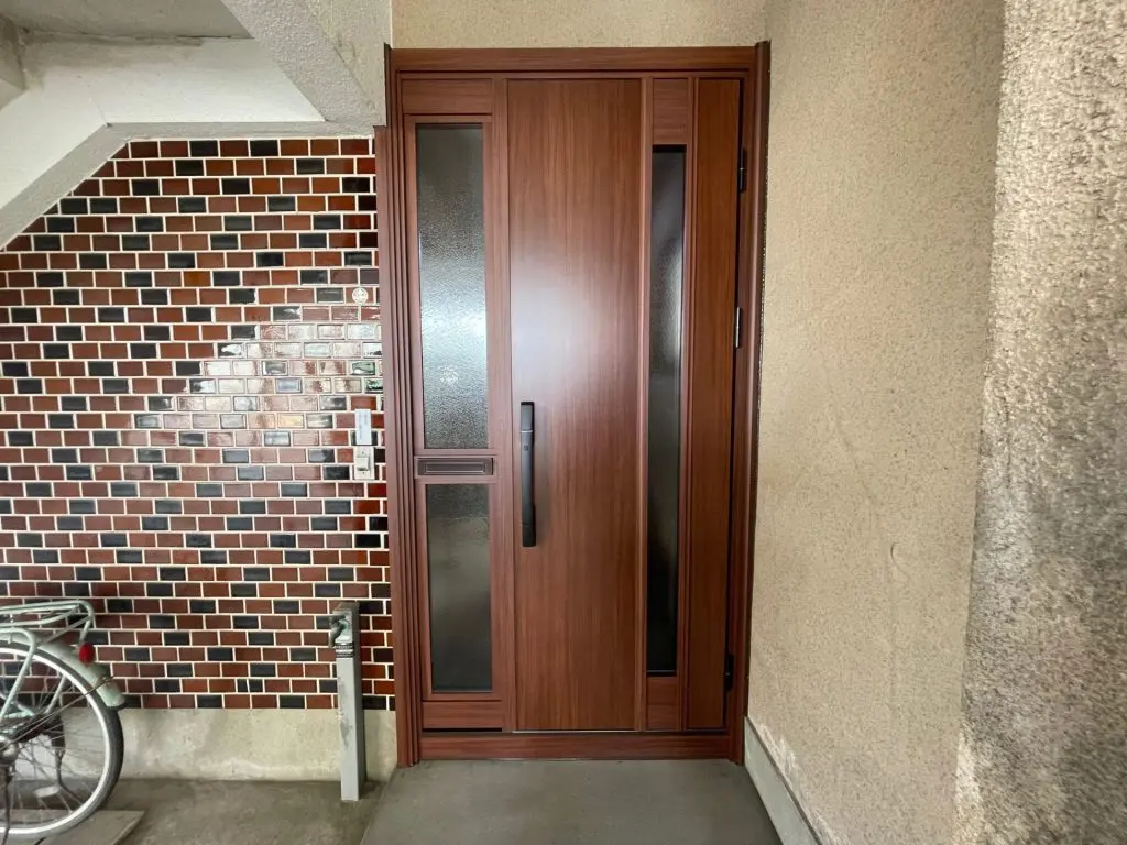施工後　新潟市　職人の技が光る玄関ドアリフォーム
