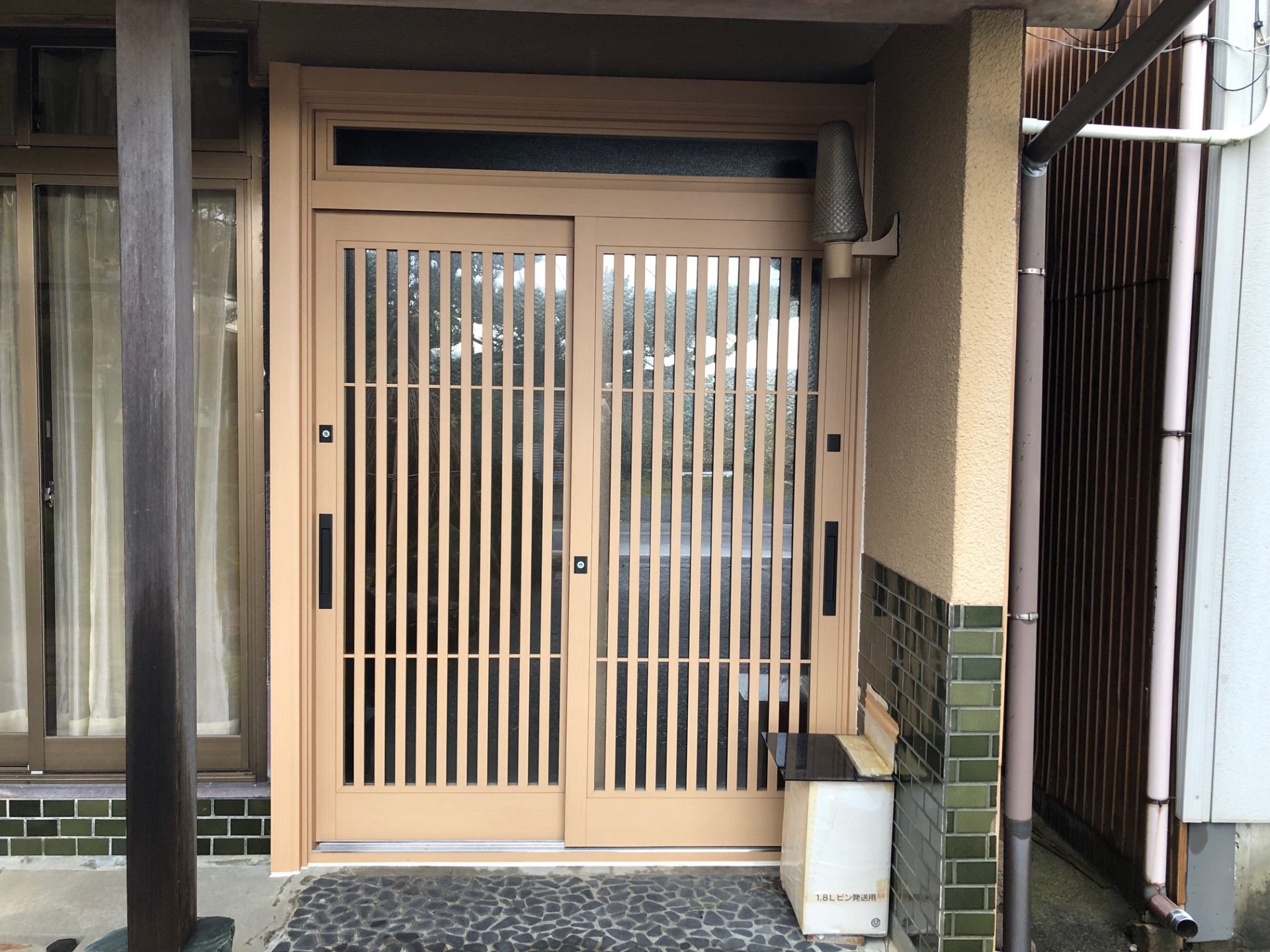 長岡市　防犯性を高める玄関引戸のリフォームの施工事例
