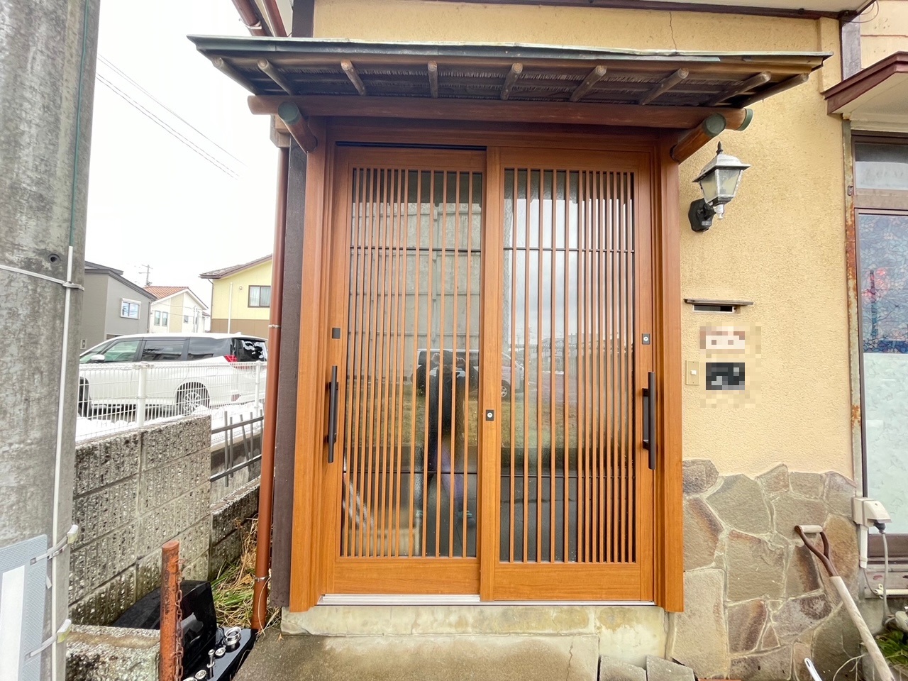柏崎市　お家の雰囲気を変える玄関引戸のリフォームの施工事例