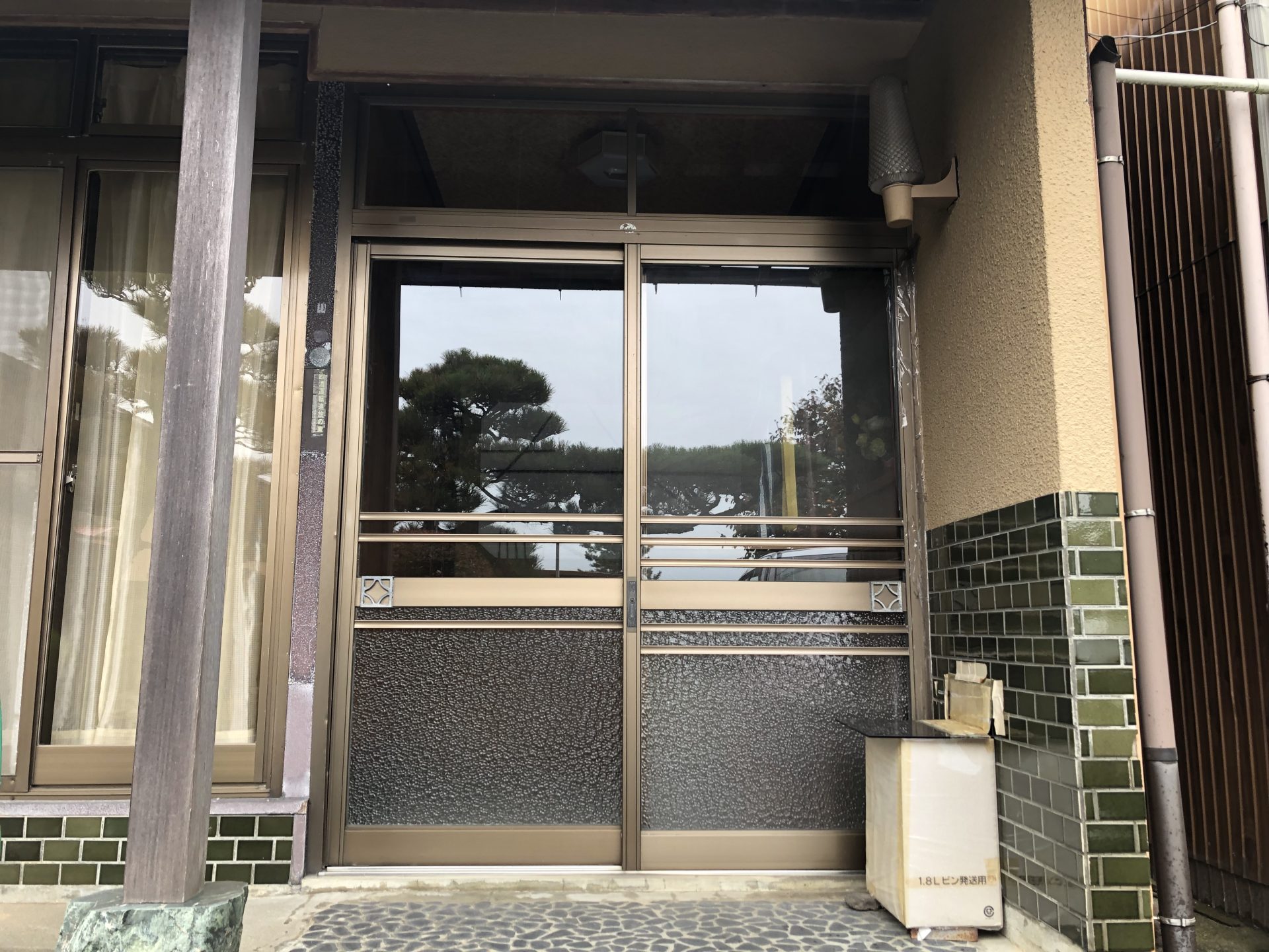 長岡市　防犯性を高める玄関引戸のリフォームの施工事例