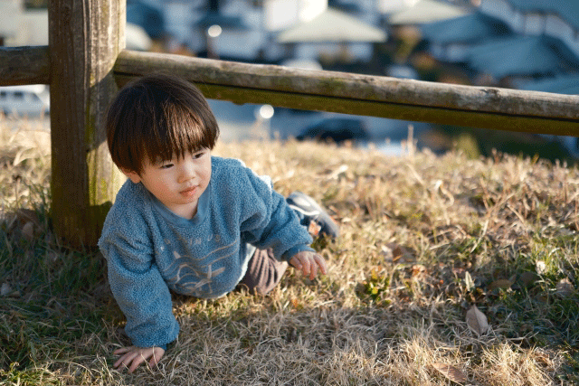 勝手口から出て行ってしまう子ども