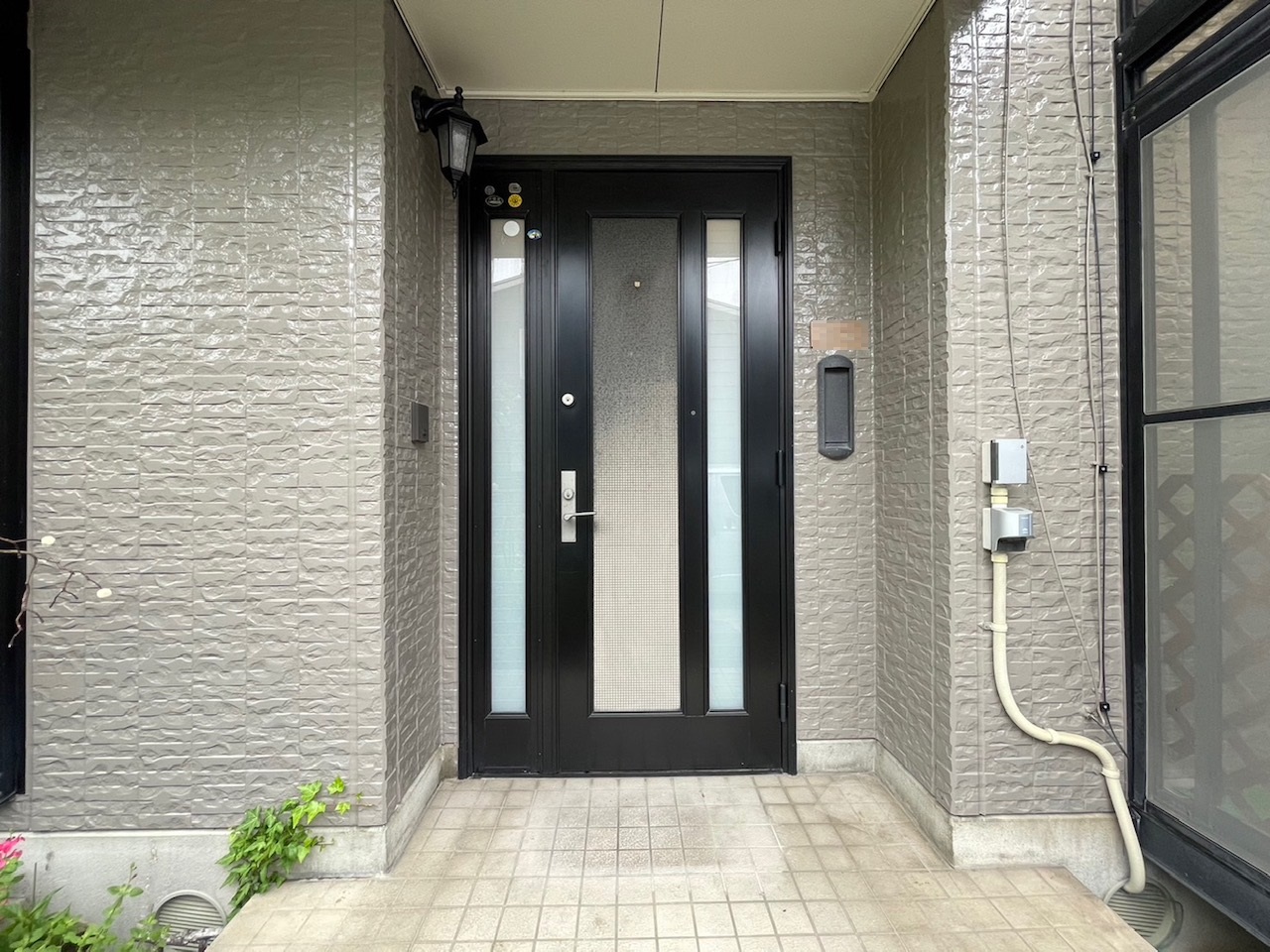 新潟市　高機能でお洒落な玄関ドアへリフォームの施工事例