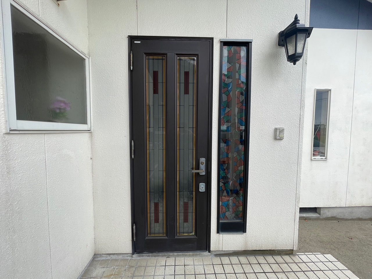 燕市　ドアノブの不具合から玄関ドアのリフォームへの施工事例