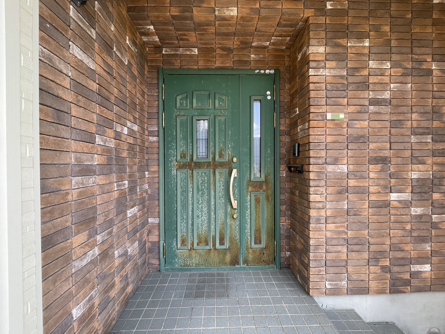柏崎市　錆が目立つ玄関ドアの交換の施工事例