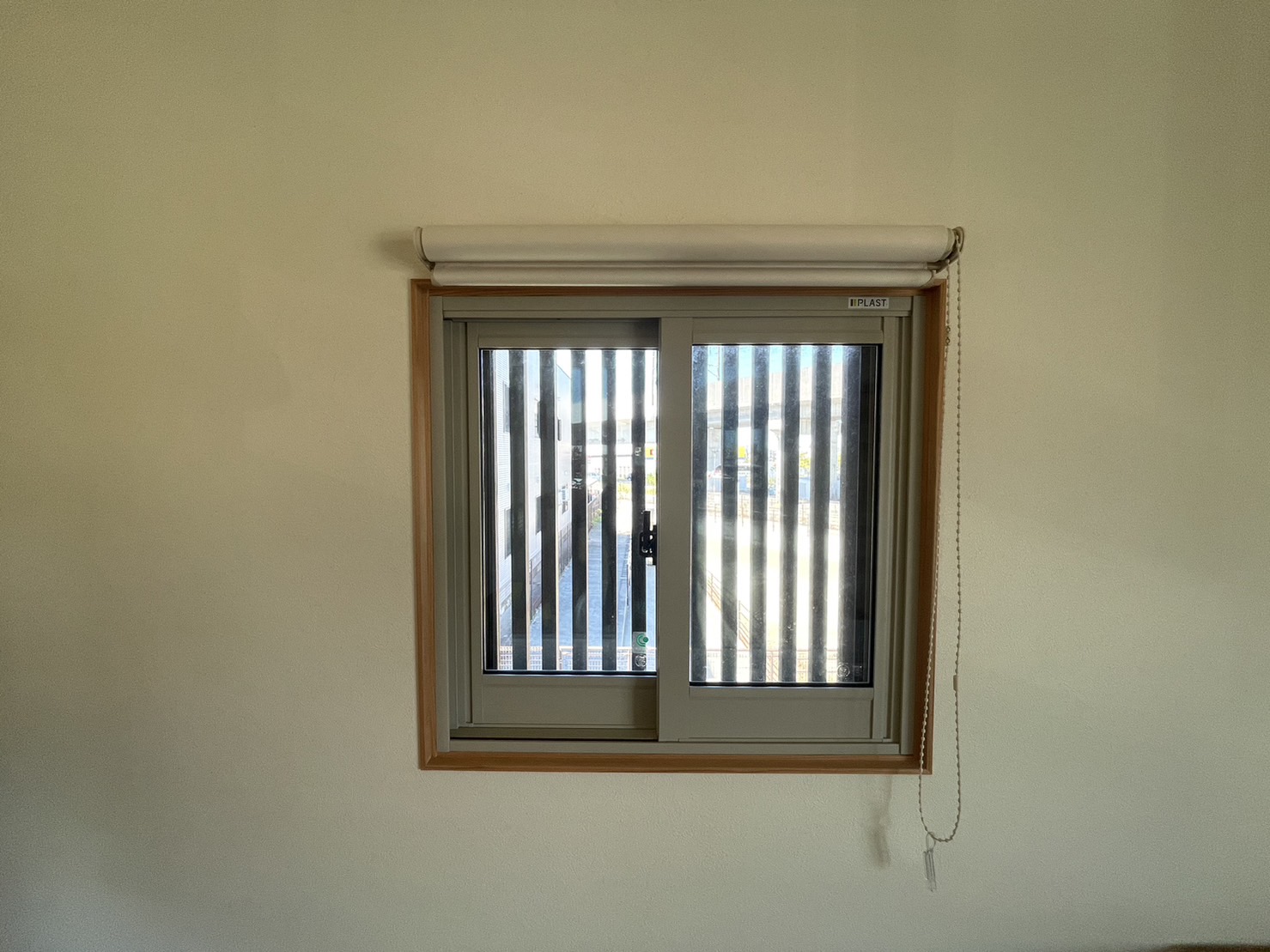 新潟市　近隣施設の騒音の対策に内窓PLASTの設置の施工事例