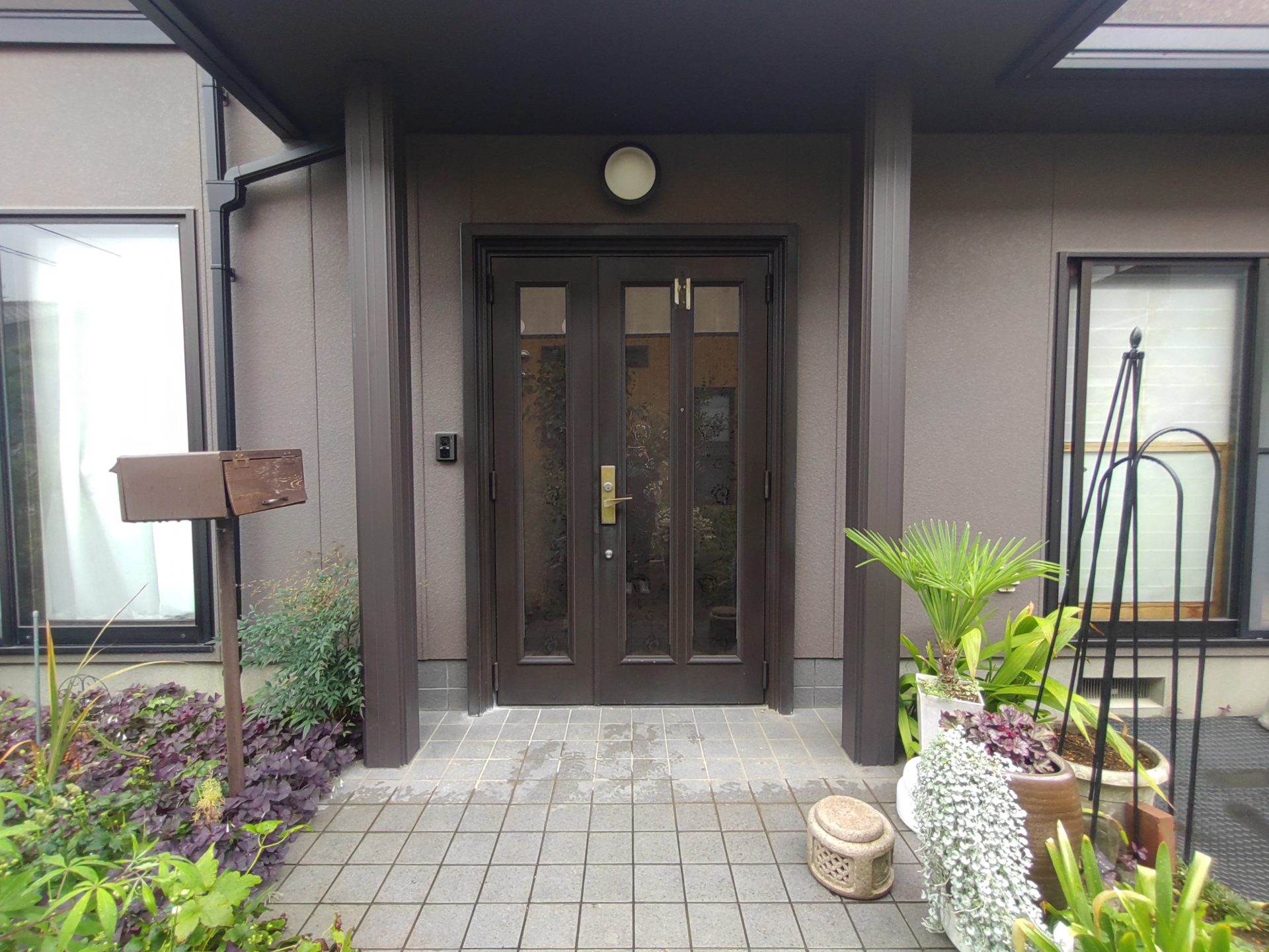 加茂市　細部までこだわった玄関ドアリフォームの施工事例