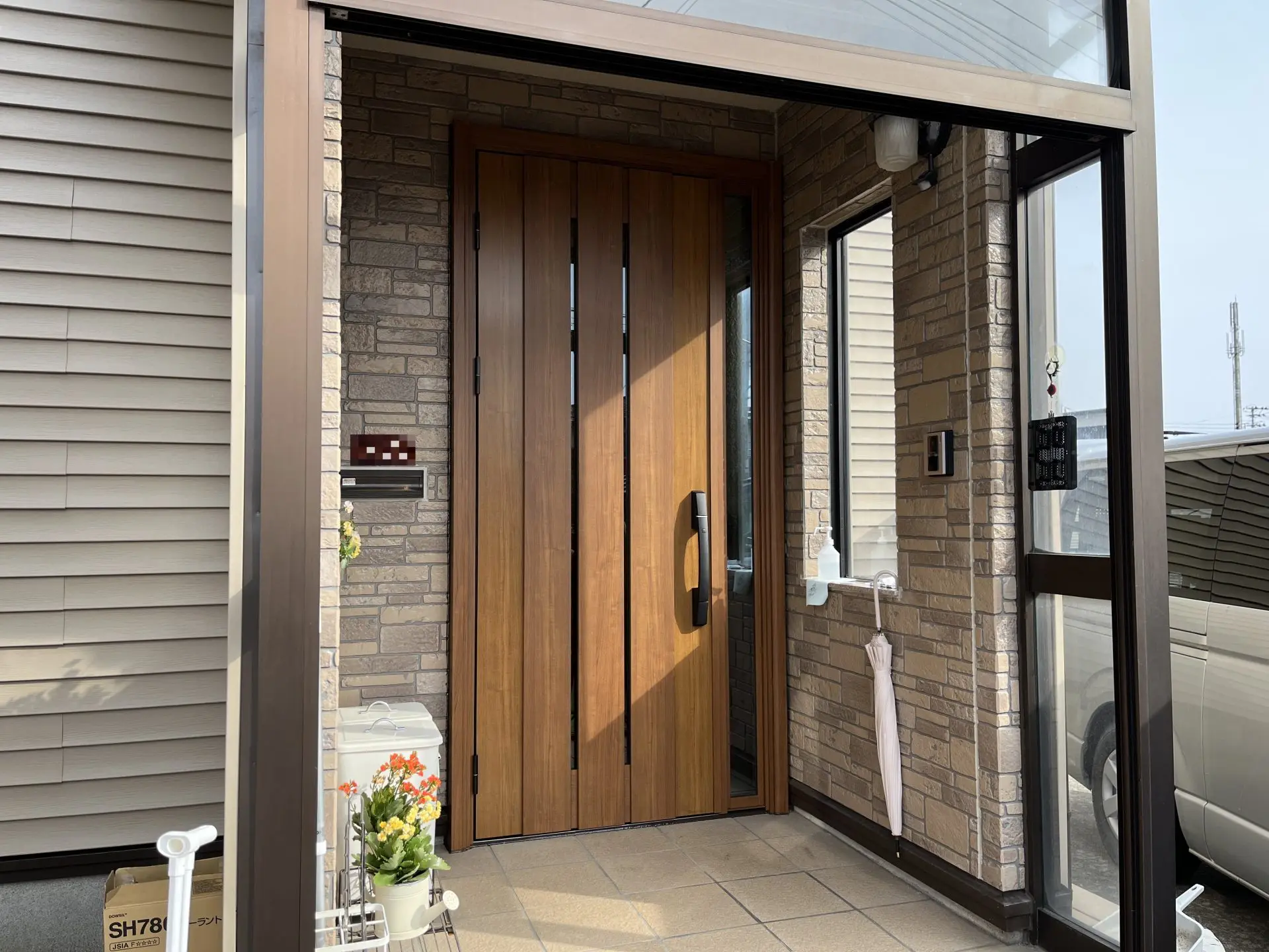 柏崎市の施工実例】YKKAPドアリモ お家の雰囲気が変わる玄関ドアの