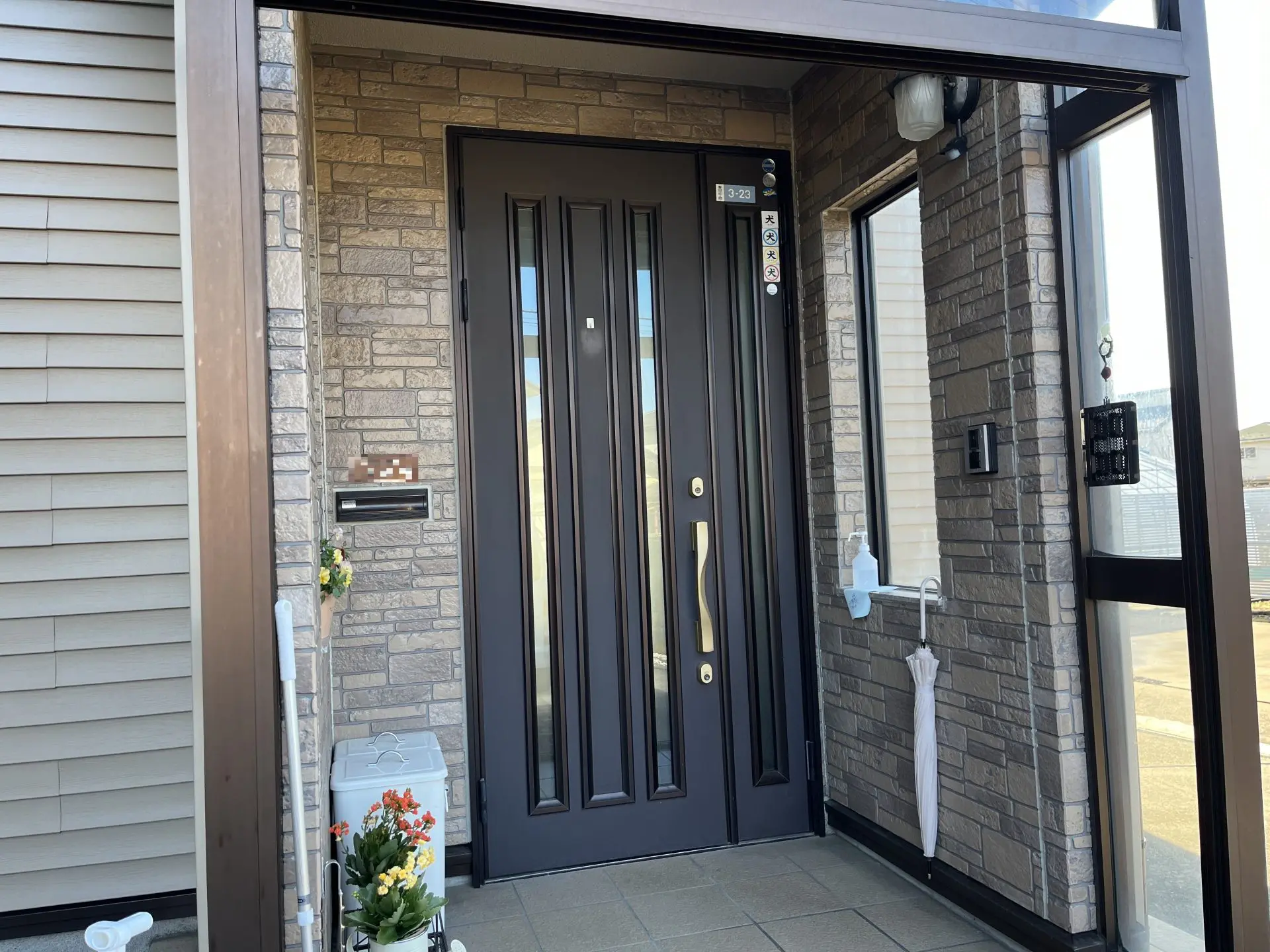 柏崎市の施工実例】YKKAPドアリモ お家の雰囲気が変わる玄関ドアの
