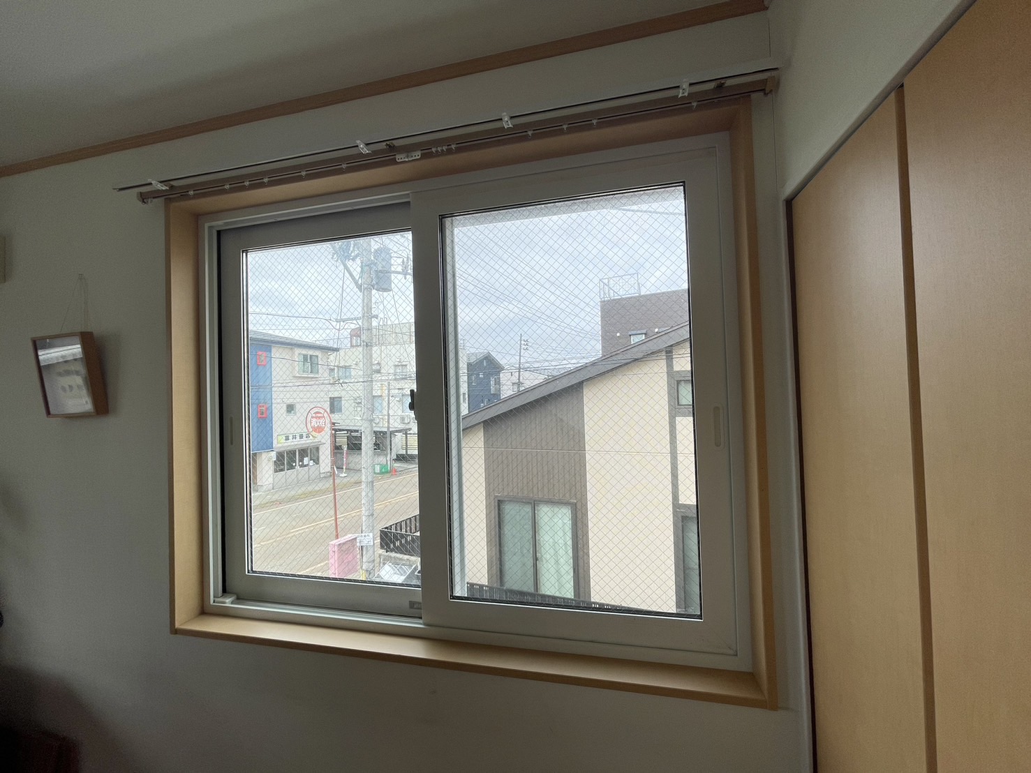 【小千谷市の施工実例】YKKAPプラマードU　引き違い窓の寒さを内窓で解消の施工事例