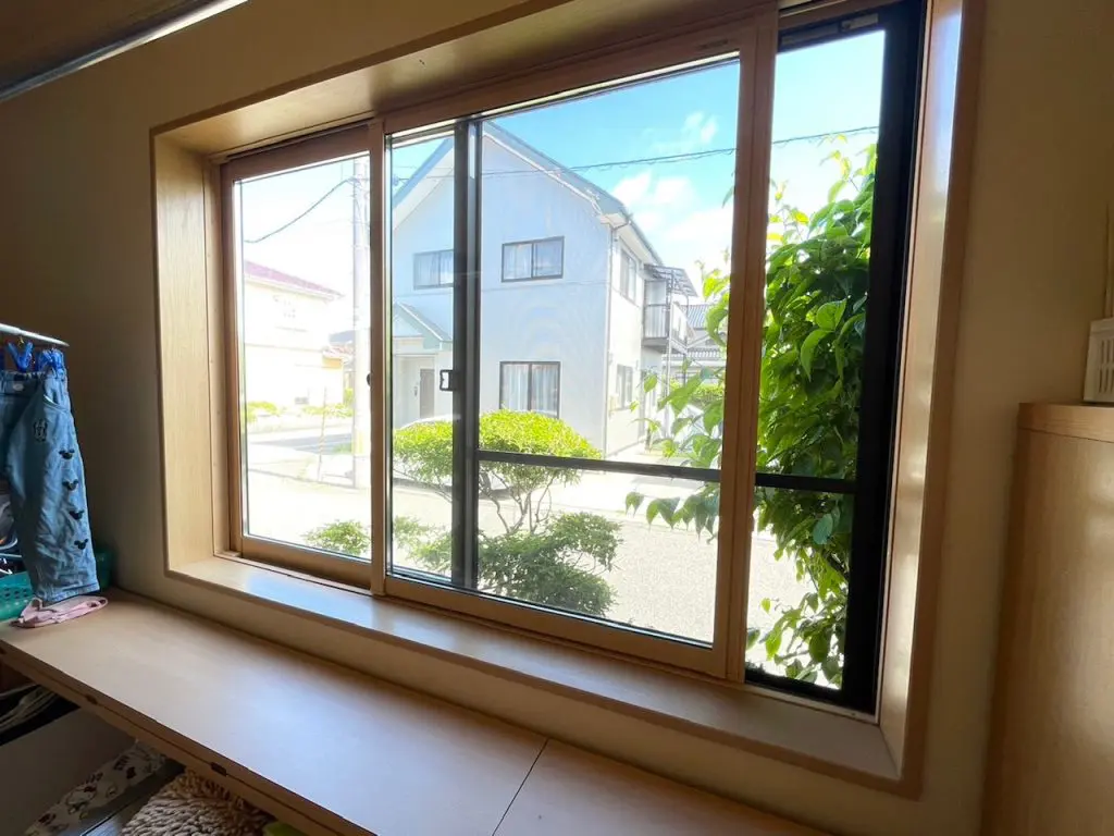 柏崎市の施工実例】YKKAP内窓プラマードU 引き違い窓の断熱対策 | 新潟