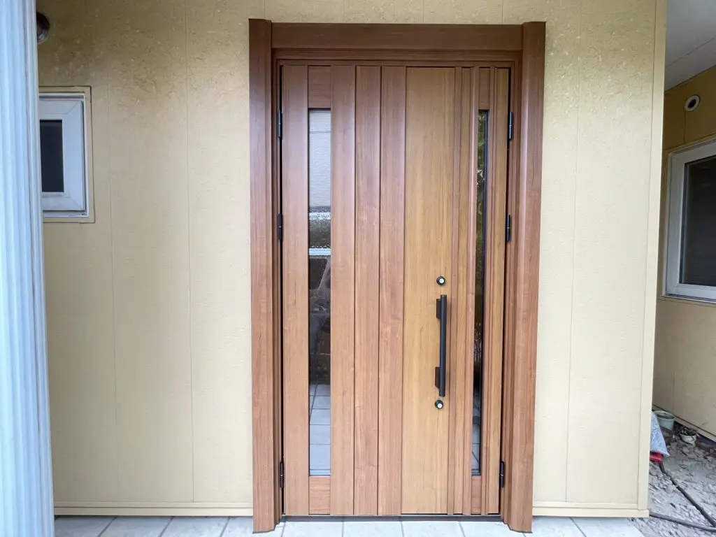 新潟市の施工実例】錆が出始めた玄関ドアのリフォーム YKKAPドアリモ