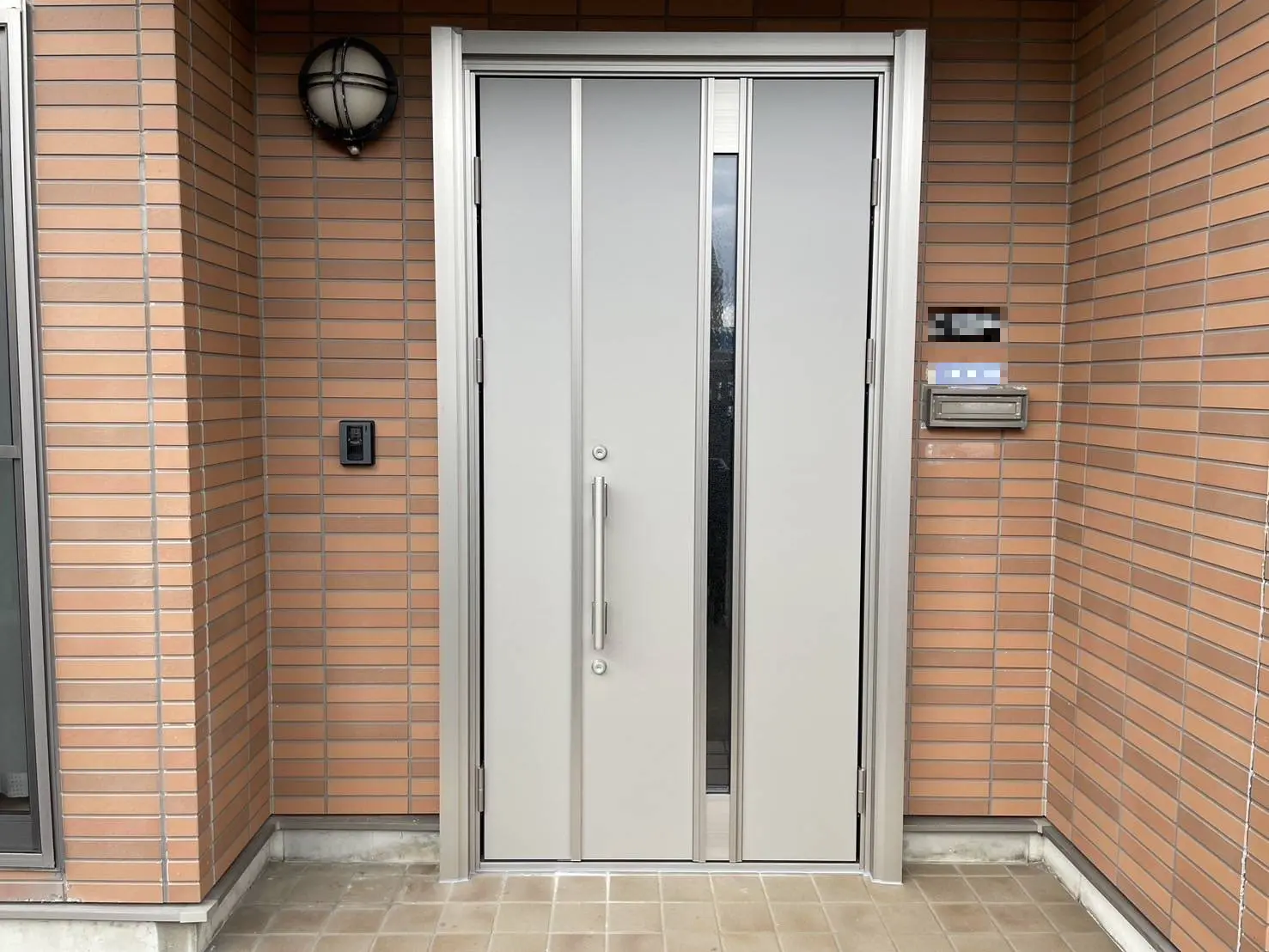 柏崎市】錆びた玄関ドアのリフォームで開閉の不具合を解消！ YKKAP