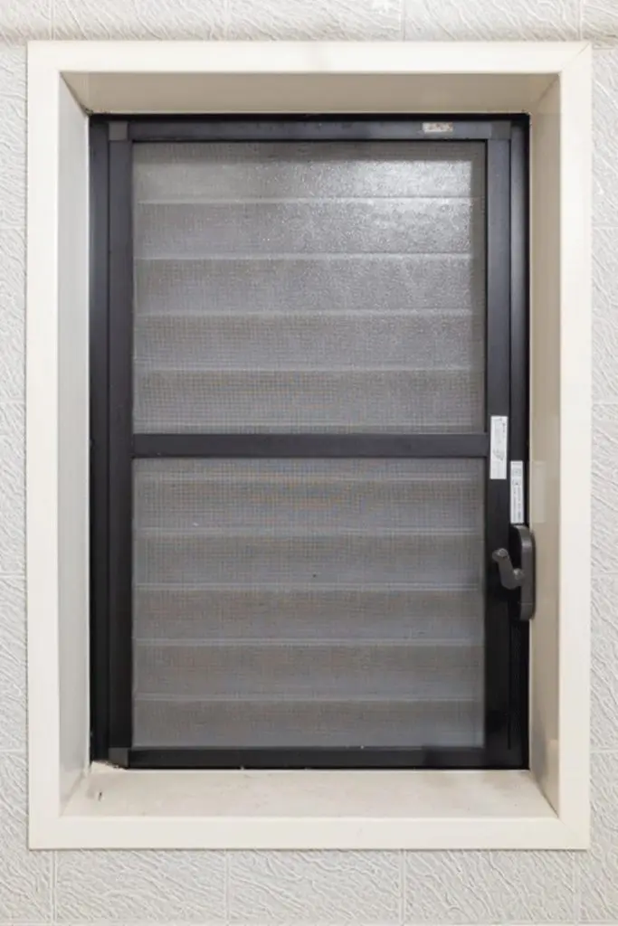 ルーバー窓・ジャロジー窓は断熱窓への交換や内窓設置で寒さ対策