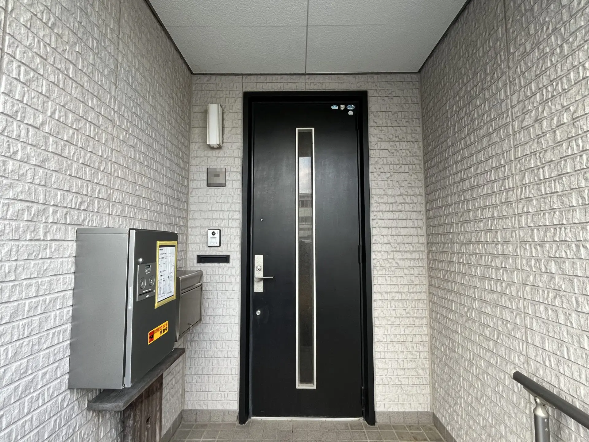 長岡市】寒さと結露が気になる玄関ドアを断熱リフォーム YKKAPドアリモ