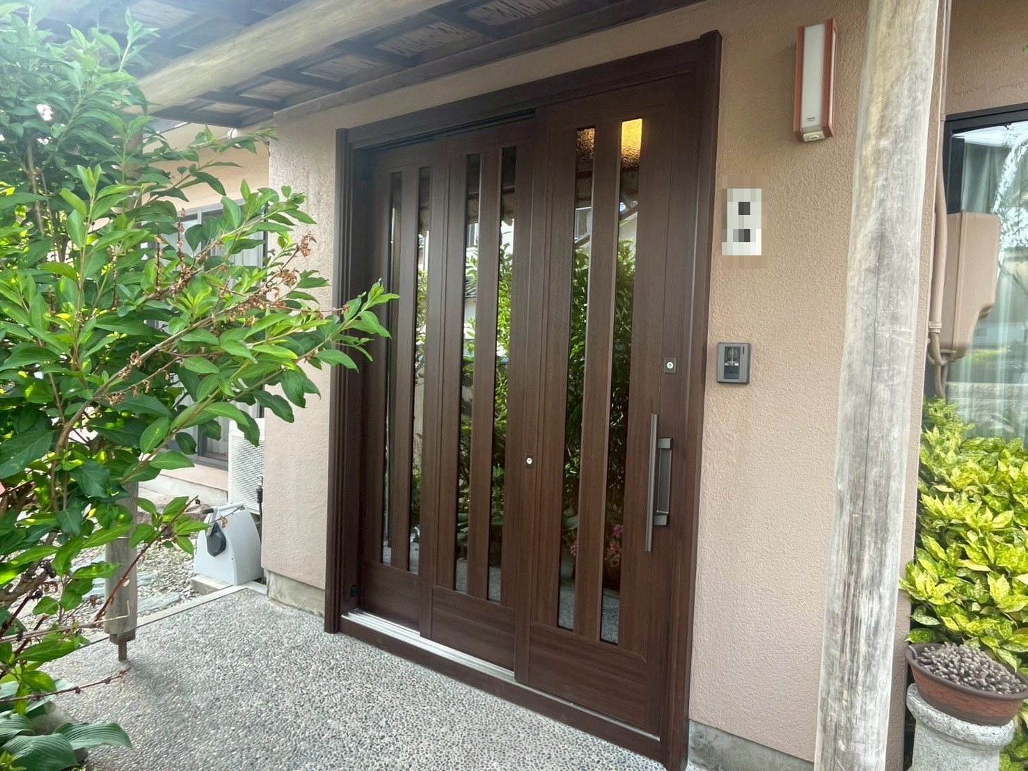 【新潟市】有効間口を広げる玄関引戸のカバー工法　YKKAPドアリモ　Y01の施工事例