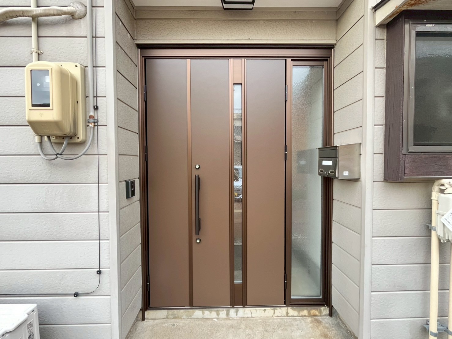 【長岡市】引戸からドアに1DAYリフォーム！　YKKAPドアリモF03の施工事例