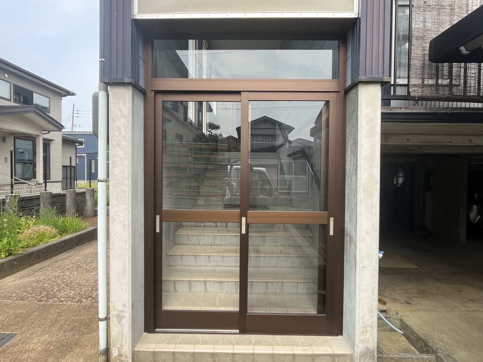YKKAPセフターⅢ　風除室の施工実例写真　工事後