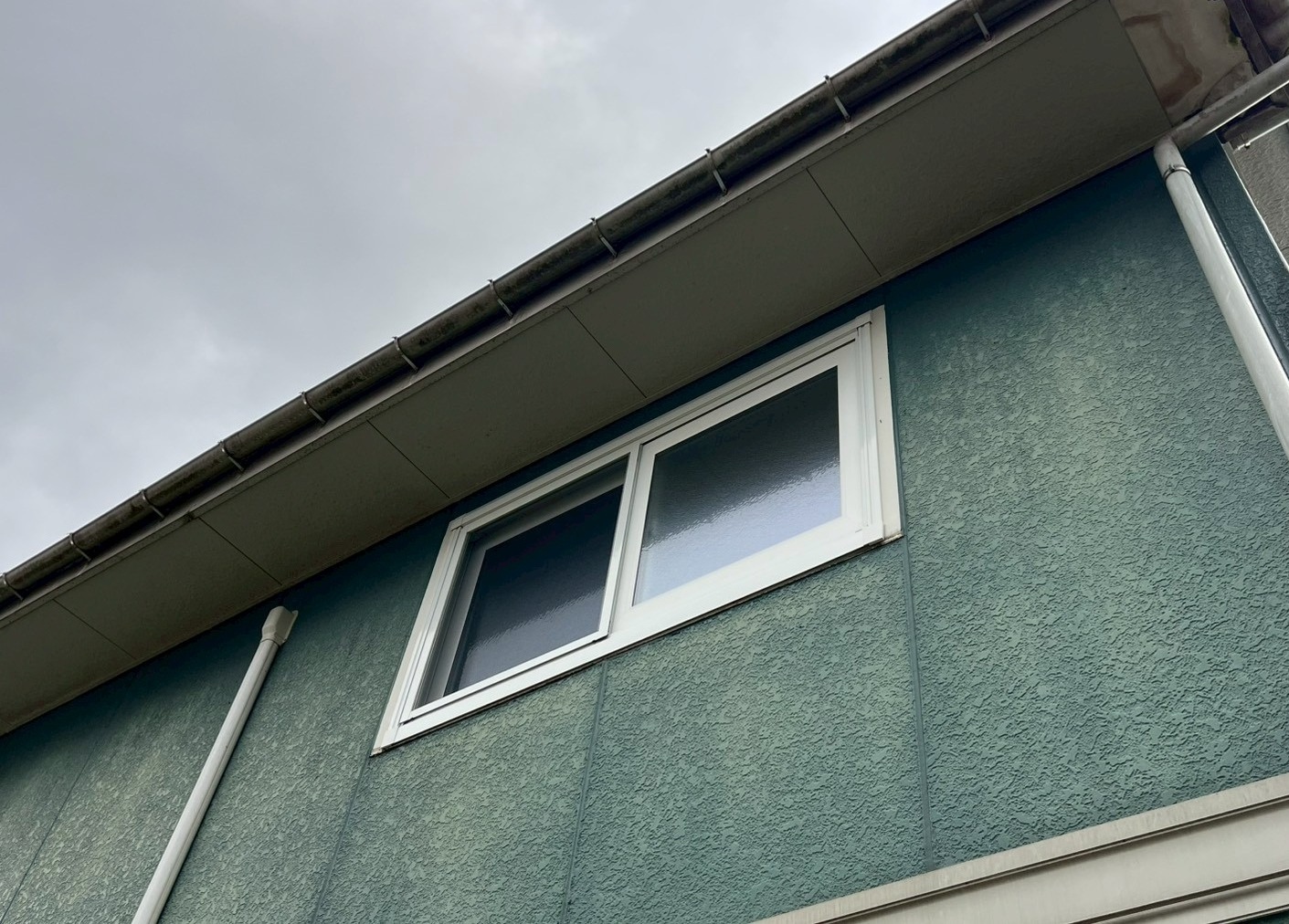 【長岡市】断熱性がぐっと上がって快適な室内に　YKKAPマドリモ樹脂窓ハイブリッド枠の施工事例