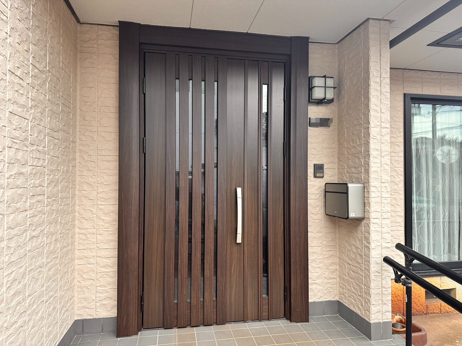 【長岡市】他社で断られた特注サイズにも対応！　YKKAPドアリモC03の施工事例