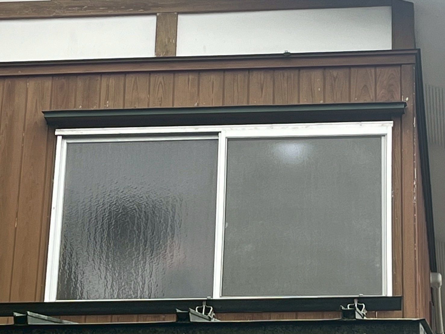 【長岡市】　壁を壊さず半日で交換可能な窓工事！　マドリモアルミ樹脂複合窓　の施工事例