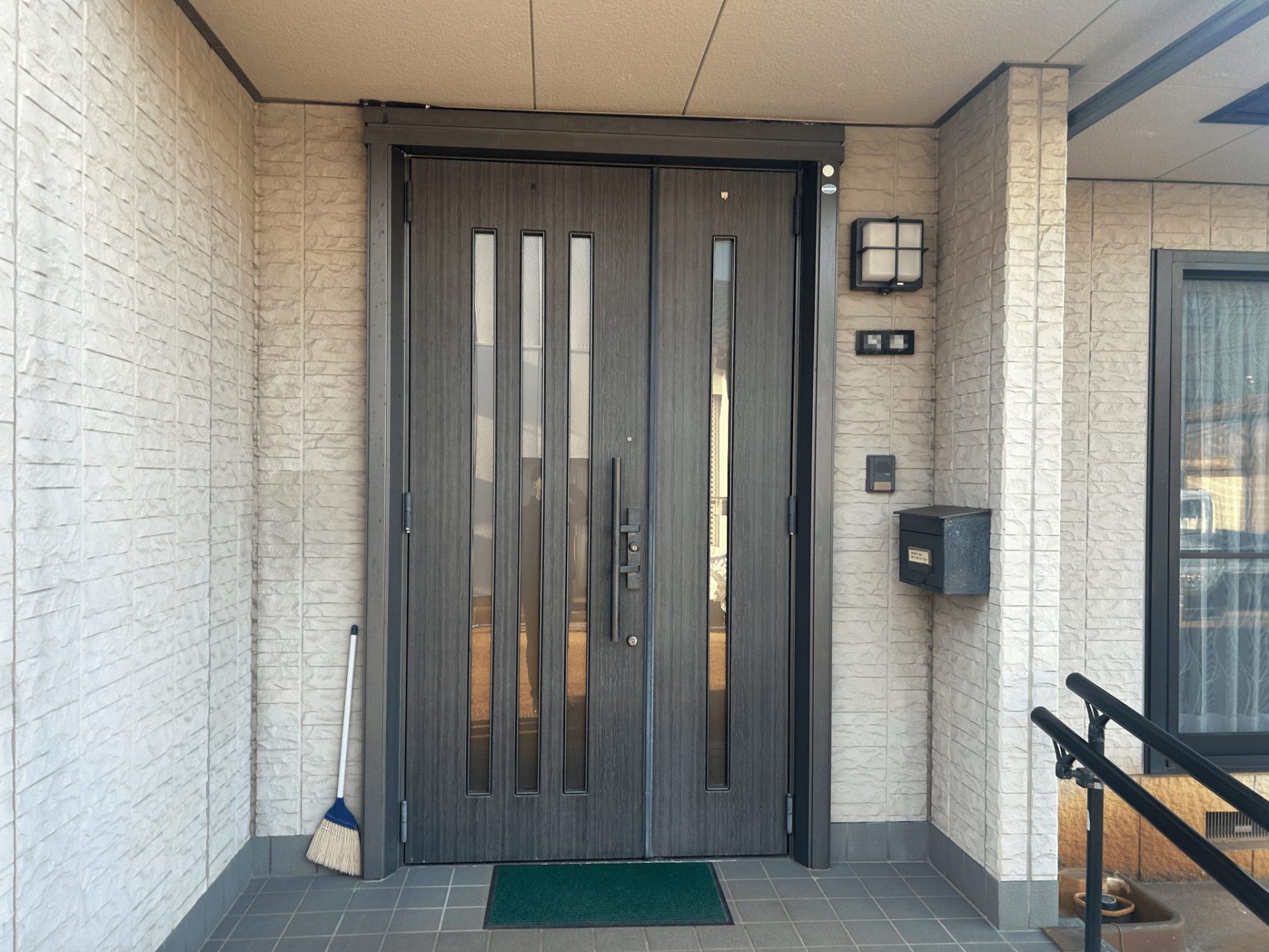 【長岡市】他社で断られた特注サイズにも対応! YKKAPドアリモC03の施工事例